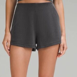 lululemon athletica size 2 ribbed soft streak Dark Gray black High Waist Shorts